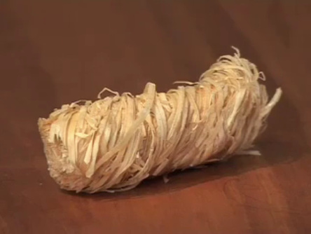 El
                                    m�dulo inicial, primer plano 02: el
                                    encendedor (lana de madera empapada
                                    en cera)