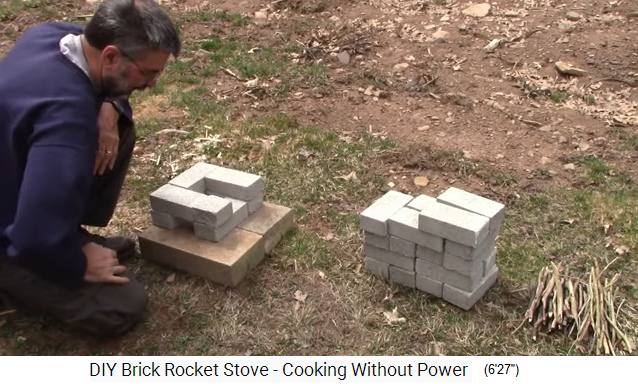 Dos capas en forma de "U" se colocan una
                sobre la otra, el orificio inferior es el suministro de
                aire, el superior encima es el suministro de madera