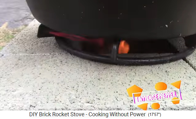 Las llamas largas lamen la cacerola,
                como en una cocina de gas