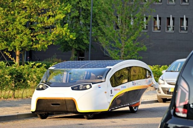 Elektroauto Stella Vie
                mit Solarzellendach und 1000km Reichweite im Rohbau