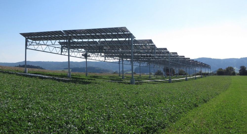 Heggelbach Farm: Solar
                        system built over a field with shadow plants,
                        potatoes below, courtyard community Heggelbach
                        (link German) in Herdwangen (BW, Germany - link)
                        - Photo of the Fraunhofer Institute for Solar
                        Energy Systems, Freiburg i.Br. [1]