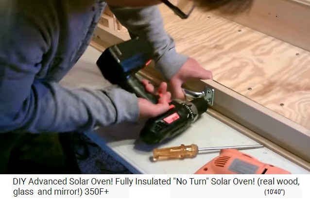 Solar oven: The handle is screwed on