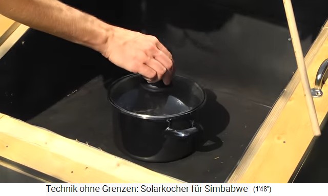 Sun cooker
                  with black saucepan