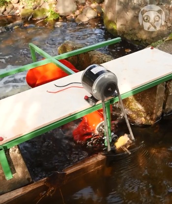 24.4.2025: Bachkraftwerk
                            mit Nockenwelle