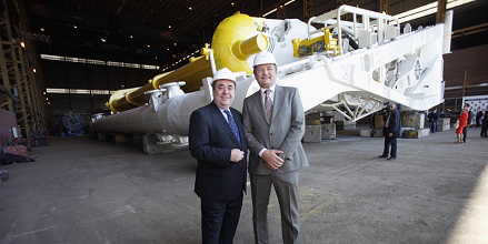 Auster-Wellenkraftwerk
                                  "Oyster" in der Werkhalle