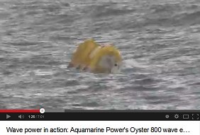 Das Auster-Wellenkraftwerk
                                "Oyster" auf einer der
                                Orkney-Inseln in Nord-Schottland, Ablauf
                                6