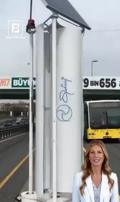 Istanbul 25.11.2024: Ein paar vertikale
                          Windturbinen im Verkehr produzieren pro Stunde
                          1 kWh durch den Fahrtwind von Fahrzeugen