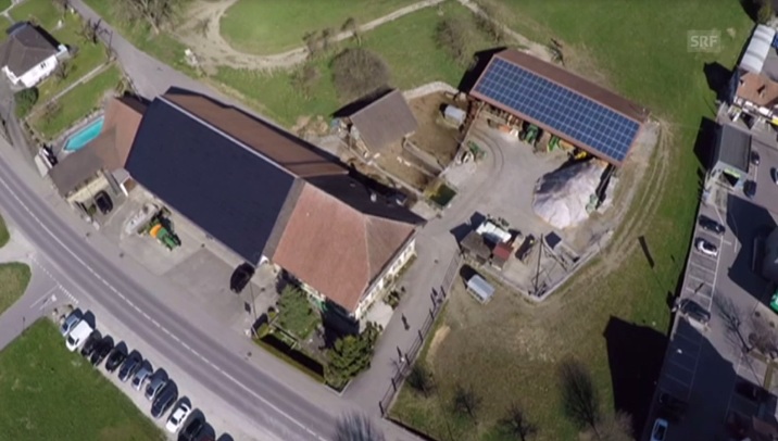 Tafers (Schweiz): Bauernhof mit Solaranlagen