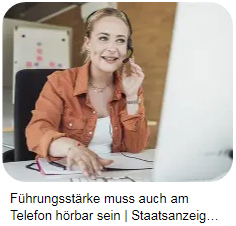 Schulleiterin
                    am Telefon