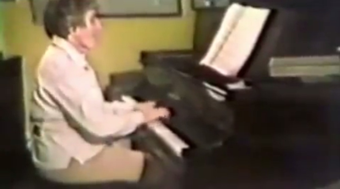 Klavierspielerin Rudek spielt Chopin