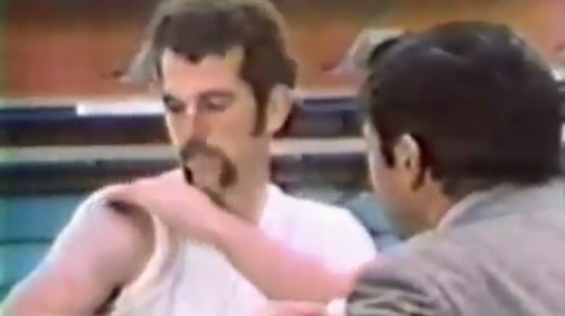 Patient in
                  Georgia, ein Footballspieler behandelt sich selbst mit
                  DMSO 2