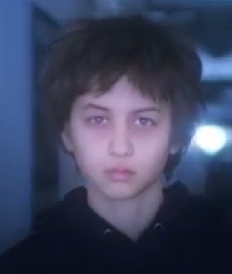 Victim Jaily apathetic and with large
                  dark circles under his eyes staggers through the
                  school corridor - as a zombie helpless and disoriented
                  02 (actor)