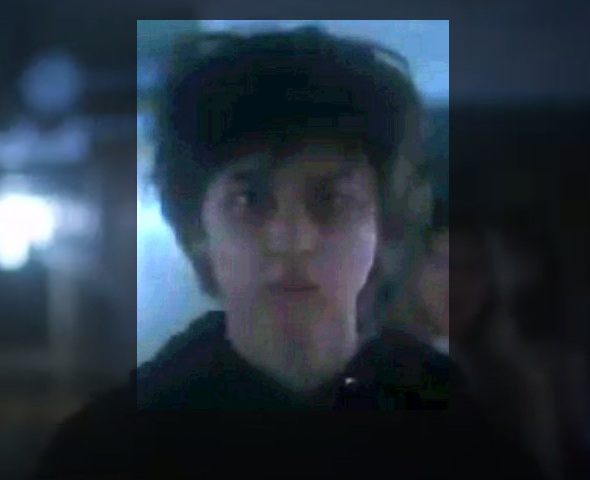 Victim Jaily apathetic and with large
                  dark circles under his eyes staggers through the
                  school corridor - as a zombie helpless and disoriented
                  01 (actor)