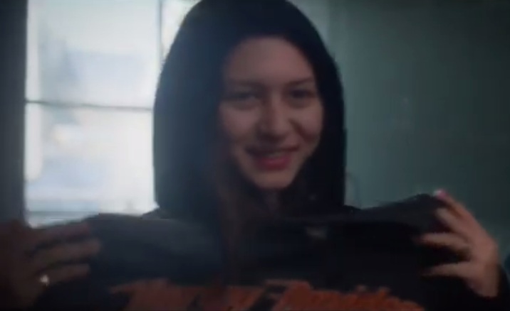 Victim Jaily in boys'
                  clothes: black hooded jacket like the Antifa