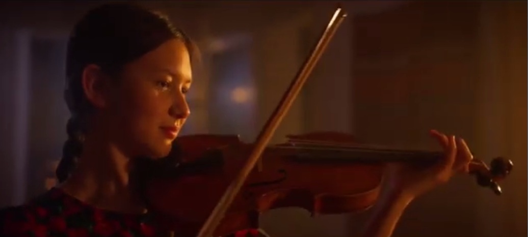 Daugher
                  Jaily playing the violin