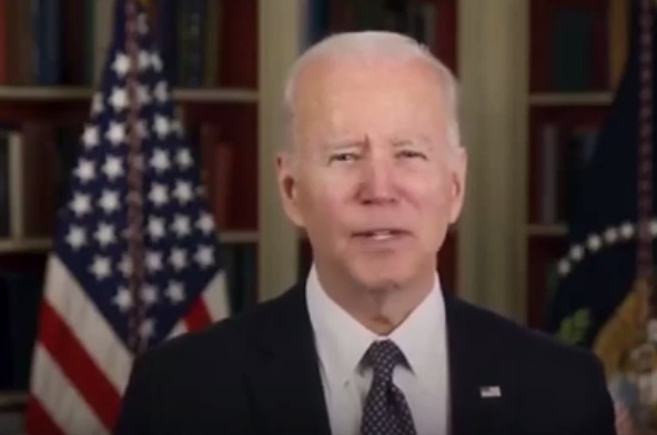 Halbleiche Biden ohne medizinische
                    Ausbildung macht WErbung, die Trans-Jugend zu
                    unterst�tzen