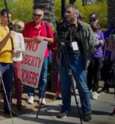 poster "NO PUBERTY BLOCKERS"