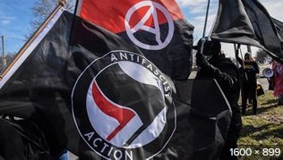 Kriminelle Antifa: Das Wort TrAns mit dem
                  "A" im Ring (das ist das Antifa-Symbol)