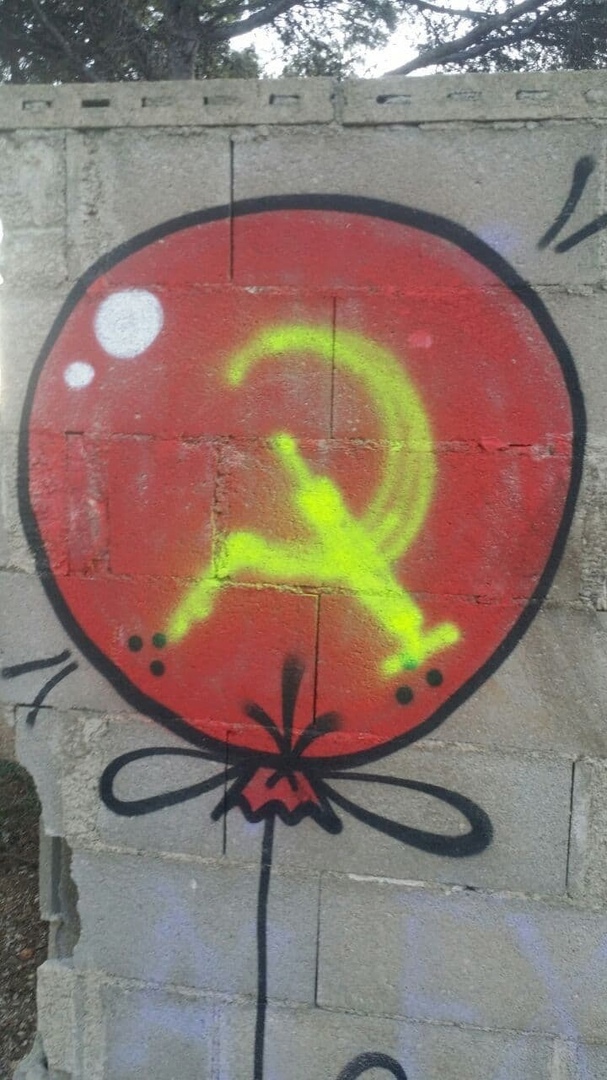 Criminal Antifa in Schaffhausen (Switzerland)
                    makes "Corona" vaccination propaganda with
                    sickle and injection in a childish balloon - the
                    total misleading without further education - 2021