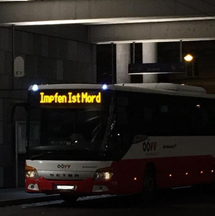 Res
                      Austria: Bus driver shows "Vaccination is
                      murder"
