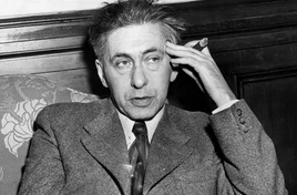 Kriminell-kommunistischer L�genjude Ilya
                    Ehrenburg aus Moskau mit der Hetze zur
                    Vergewaltigung von allen deutschen Frauen