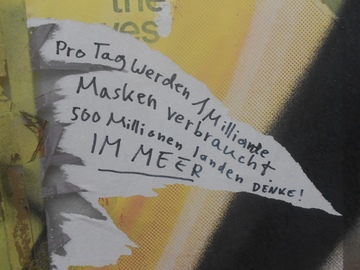 Resistance CH:
                      Graffito: "1 billion masks are consumed every
                      day, 50% of which end up in the sea -
                      think!"