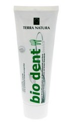 Pasta de dientes con t�
                  verde "BioDent"