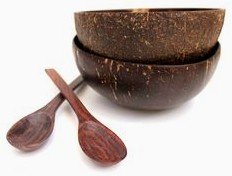 Kokosschalen als Suppenschalen mit L�ffeln