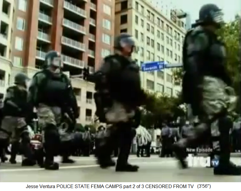 Polizeistaat mit Schl�gerpolizei in
                  Schl�geruniform und mit Motorradhelm