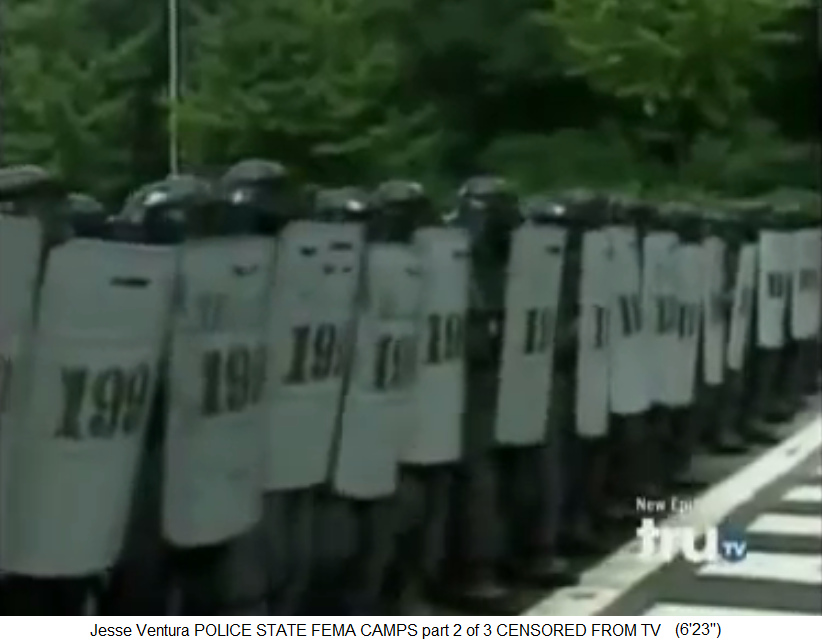 Der Polizeistaat
                  steht mit Polizisten da mit Schildern mit dem Code
                  199