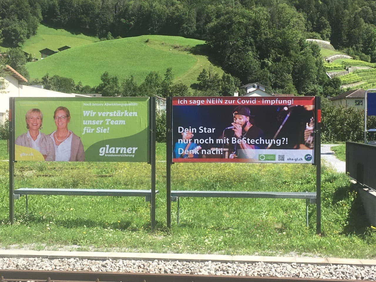 Widerstand
                    Schweiz 4.9.2021: Plakat gegen die Be-Stechung des
                    Publikums? NEIN