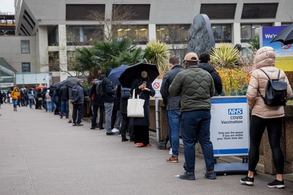 Kriminelle Regierung von GB verspricht
                    "Freiheit" nach GENimpfung 14.12.2021: die
                    Impfschlange f�r die falsche Freiheit 14.12.2021