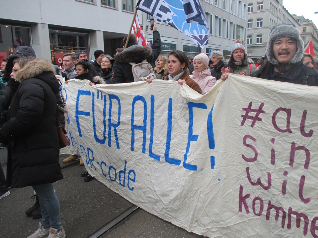 Manif.
                    en Zurich 8-1-2022 18: Exigencia: Formaci�n es para
                    todos SIN c�digo de QR (orig. alem�n: Bildung f�r
                    alle OHNE QR-Code!)