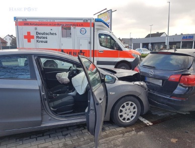 Verdacht
                      Vaccident in Belm (Niedersachsen, 4R) am
                      31.1.2022: Auto f�hrt in geparktes Auto PKW prallt
                      in parkendes Auto in Belm