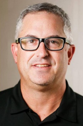 Verdacht
                  GENimpfmord Kansas 7.2.2022: Basketballtrainer Ted
                  Anderson ist mit 53 weg: Basketballcoach Ted Anderson
                  (53) aus Kansas pl�tzlich und unerwartet verstorben,
                  offenbar an einem Herzinfarkt. Meldung vom 28.1.22
                  (orig. Englisch: Andale, Valley Center communities
                  mourn passing of basketball coach Ted Anderson)