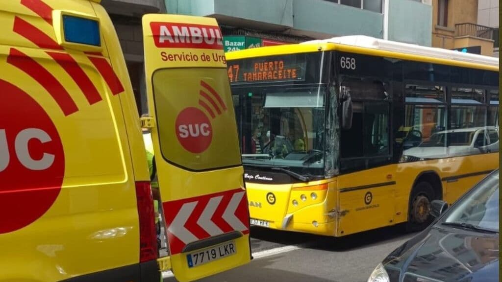 Vaccident Las
                    Palmas (Gran Canaria, Spanien) 9.2.2022: Busfahrer
                    ohnm�chtig - Passagier stoppt den Bus - 4 Verletzte:
                    Cuatro pasajeros heridos al desvanecerse el
                    conductor de una guagua de Las Palmas, que se
                    encuentra grave