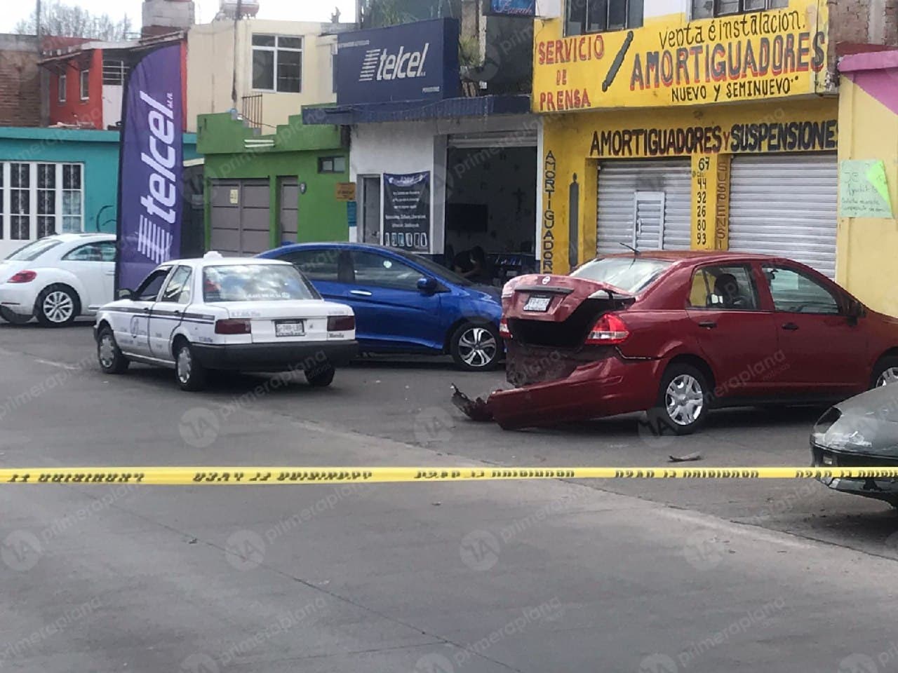GENimpffmord mit Vaccident
                    in Morelia (Mexiko) 17.2.2022: Taxifahrer stirbt am
                    Steuer und saust in parkiertes Auto: Morelia,
                    Mexiko, vom 15.2.22: Taxifahrer stirbt bei der Fahrt
                    an Herzinfarkt und kollidiert mit parkendem Auto.
                    (orig. Spanisch: Taxista muere de un infarto
                    mientras conduc�a)
