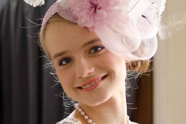 Verdacht GENimpfmord London (GB)
                    21.2.2022: K�nstlerin Gaia Young hat pl�tzlich
                    starke Kopfschmerzen+ Kotzen - stirbt im Spital mit
                    25: Woman, 25, died suddenly after sudden
                    unexplained headache