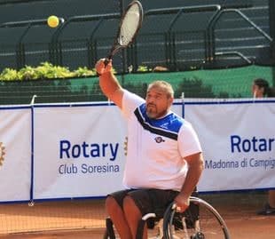 Verdacht
                  GENimpfmord Cremona (Italien) 25.2.2022: Tennis wird
                  t�dlich: Nazareno Petresi ist auf dem Spielfeld mit 56
                  weg: Cremona: Rollstuhl-Tennisspieler Nazareno Petresi
                  (56) bricht beim Doppel mit Freunden zusammen. Die
                  Santit�ter versuchen anderthalb Stunden lang, ihn
                  wiederzubeleben - vergeblich. Geschehen am 25.2.22
