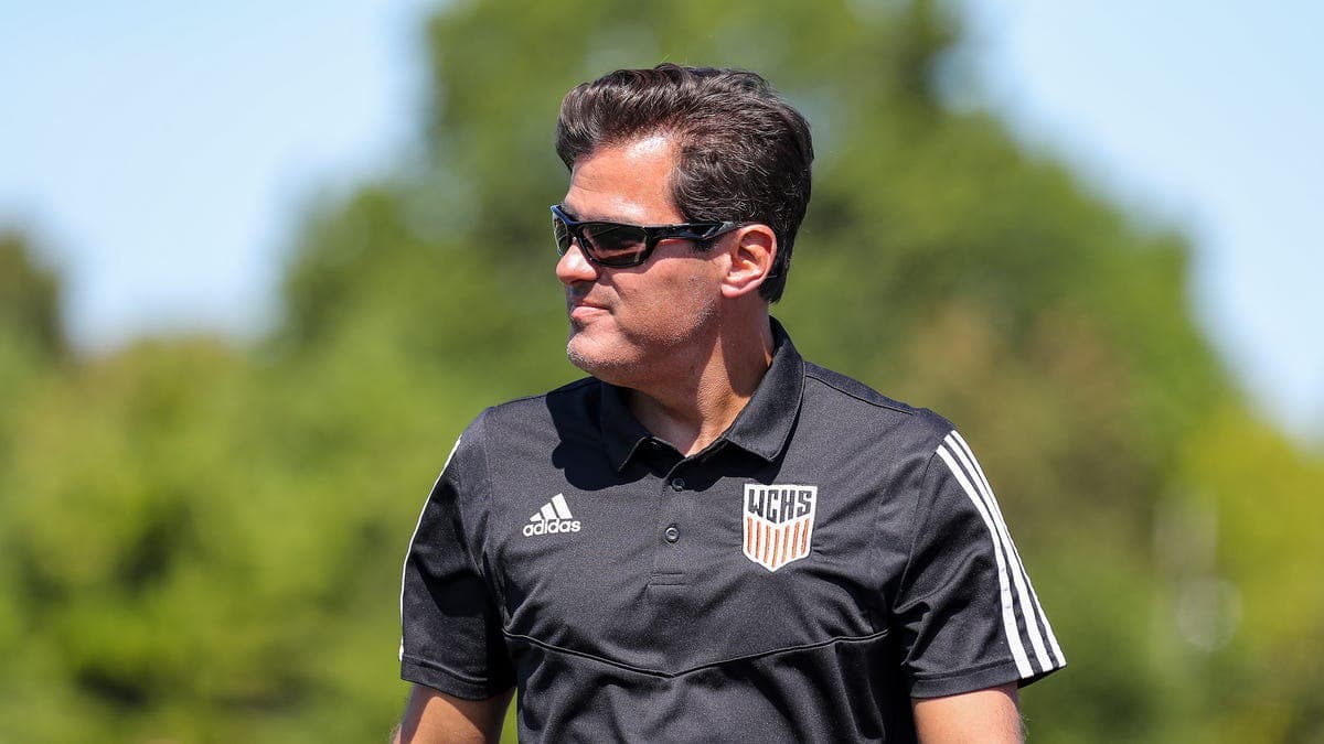 GENimpfmord an Sportler "USA"
                  26.2.2022: Fussballtrainer Stephen Spitzer:
                  Herzinfarkt - und mit 56 weg: Stephen Spitzer,
                  56-j�hriger Coach der Washington Community High
                  School-Fu�ballmannschaft, pl�tzlich und unerwartet an
                  einem Herzinfarkt verstorben. Meldung vom 25.2.22
                  (orig. Englisch: With soccer season poised to begin, a
                  Washington coach dies suddenly of a heart attack)