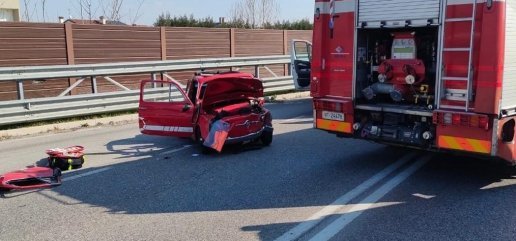Verdacht Vaccident in Abano Terme
                    (Venetien, 1G-Fascho-Italien) 5.3.2022: Polizist
                    (41) wird ohnm�chtig oder hat Herzinfarkt - wird zum
                    Geisterfahrer - Frontalkollision im Fiat 500 - tot:
                    Abano Terme: 41-j�hriger Polizist verliert nach
                    einem pl�tzlichen medizinischen Notfall am Steuer
                    die Kontrolle �ber seinen Fiat 500 und ger�t in den
                    Gegenverkehr - tot. Meldung vom 5.3.22 (orig.
                    italiano): Malore in Tangenziale, si schianta con la
                    Fiat 500 storica contro un Suv: muore poliziotto di
                    41 anni