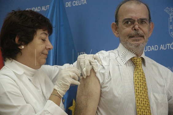 Makaber: Ceuta (S�d-Spanien) 2.3.2022: Der Leiter
                  eines Impfzentrums ist nicht mehr da - Dr. Javier
                  Carrillo - Meldung vom 28.2.2022: Ceuta, Spanien: Der
                  Leiter der Impfabteilung des Gesundheitsamtes, Dr.
                  Javier Carrillo, ist im Amt verstorben. Keine Angaben
                  zur Todesursache. Meldung vom 28.2.22 (orig. Spanisch:
                  Fallece Javier Carrillo, jefe del Servicio de Vacunas
                  de la Ciudad)
