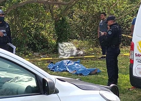 Verdacht GENimpfmord in Medell�n de Bravo
                  (Veracruz, Mexiko) 7.3.2022: Fussballspieler Gustavo
                  Ram�rez N. (63) hat in Halbzeitpause Herzinfarkt -
                  tot: Medell�n de Bravo, Veracruz, Mexiko: Ein Spieler
                  der Altherren-Mannschaft der Zorros del Atlas bricht
                  in der Halbzeitpause mit Herzstillstand zusammen und
                  kann nicht wiederbelebt werden. Meldung vom 6.3.22
                  (orig. Spanisch: Muere infartado jugador en Dos
                  Bocas)