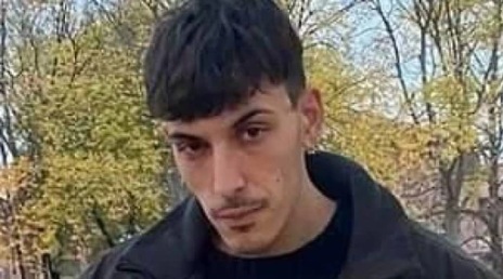 Spezzano
                  bei Modena (1G-Fascho-Italien) 7.3.2022: Lorenzo
                  Nicolini (24) hat Zusammenbruch am Tag zu Hause - tot:
                  Lorenzo Nicolini morto a 24 anni "Aveva appena
                  trovato lavoro"