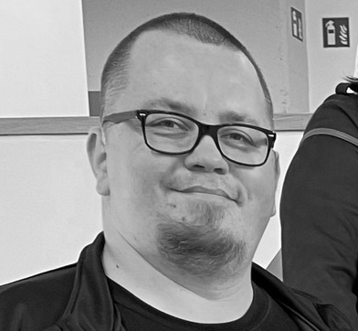 Verdacht GENimpfmord in
                  Pfarrkirchen (Oberbayern, 4R) am 21.3.2022: Todesfall
                  in der Betty-Greif-Schule: Elternbeirat Steve Otto ist
                  mit 41 weg: Mitglied des Elternbeirats unerwartet
                  verstorben – Betty-Greif-Schule