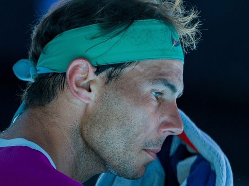 Verdacht
                    GENimpfschaden bei Nadal in Indian Wells
                    ("USA") 21.3.2022: Schmerz in der Brust -
                    Endspiel verloren - "als h�tte ich eine Nadel
                    in der Brust"