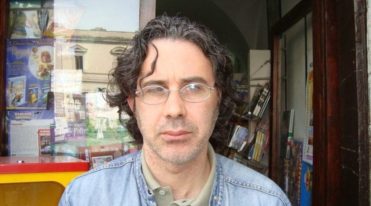 Verdacht GENimpfmord
                  Sulmona (1G-Fascho-Italien) 12.3.2022:
                  Zeitungsverk�ufer Fabrizio Colantonio: Zusammenbruch -
                  Koma - tot: E’ MORTO FABRIZIO, L’EDICOLANTE DI SULMONA
                  CHE VENNE COLPITO DA MALORE IN AUTO