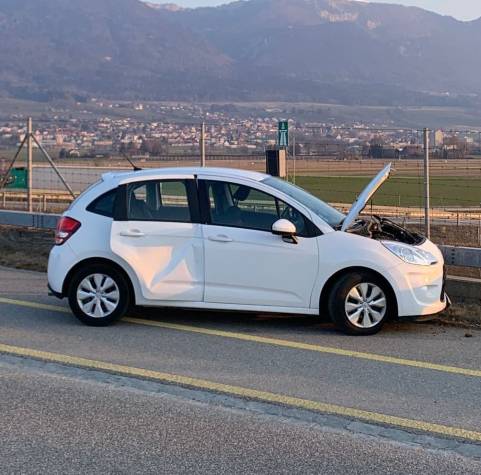 Verdacht Vaccident Grenchen (CH) 21.3.2022:
                    Selbstunfall mit Leitplanke in einem Kreisel:
                    Autofahrer prallt in Leiteinrichtung – medizinisches
                    Problem als Unfallursache im Vordergrund