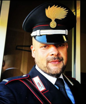 Verdacht GENimpfmord in
                  Avellino (1G-Fascho-Italien) 13.3.2022: Polizist
                  Stefano Di Donato bricht in seiner Wohnung zusammen -
                  tot mit 36 - Meldung vom 13.3.2022