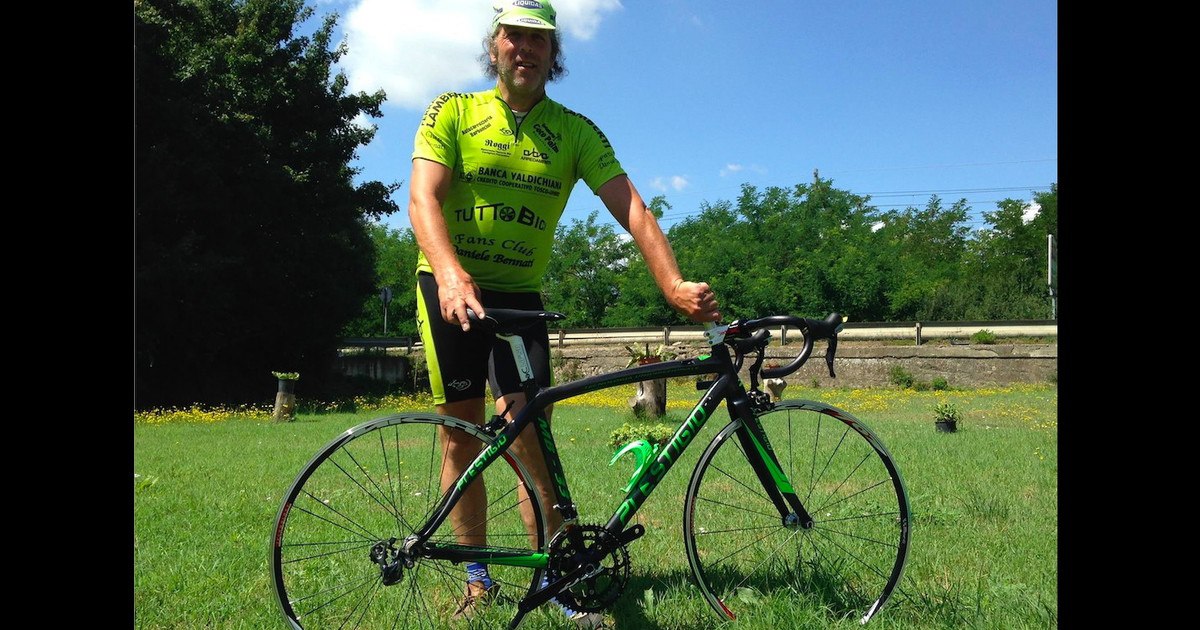 Verdacht
                GENimpfmord bei Fahrradfahrer in Arezzo
                (1G-Fascho-Italien) 19.3.2022: Romano Marchesini (59),
                Laufsportler und Trainer, stirbt auf dem Velo: Arezzo,
                stroncato da malore in bicicletta Romano Marchesini, ex
                corridore e allenatore. Aveva 59 anni